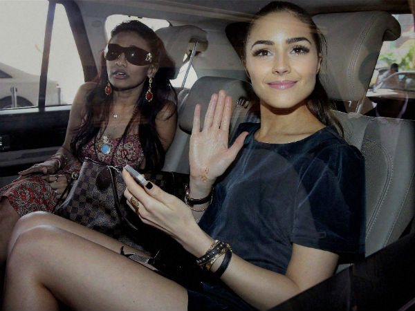 சஞ்சனா ஜான் மீதும் வழக்கு