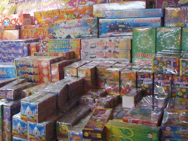 இந்த ஆண்டு இலவச பட்டாசு கேட்க வேண்டாம்....