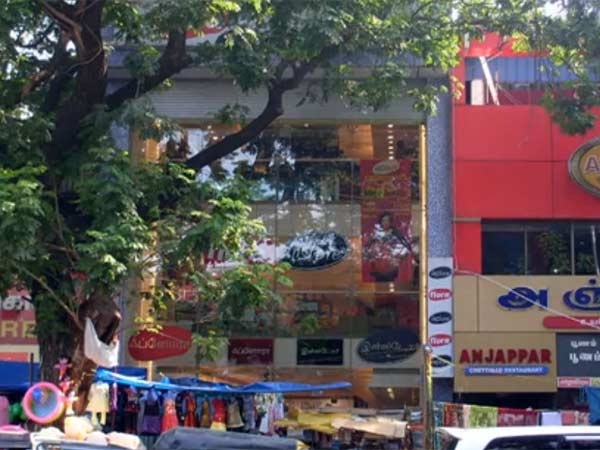 3 அடுக்கு வணிக வளாகம்...