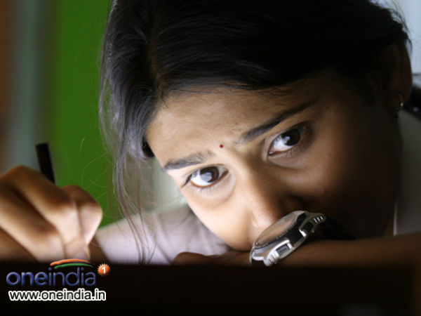 வர்றது தெரியும்.. போறது தெரியலியே..