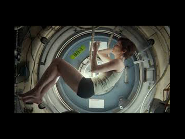 தற்கொலைக்கு முயலும் விண்வெளி வீராங்கனை: