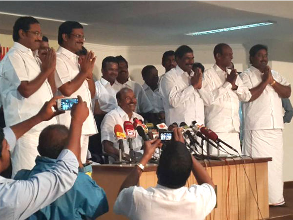 மூன்றவது அணி