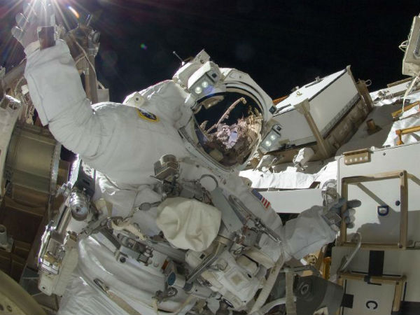 விண்வெளி வீராங்கனை....