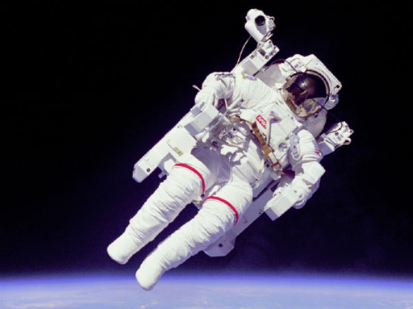 விண்வெளிக் குளியல்....