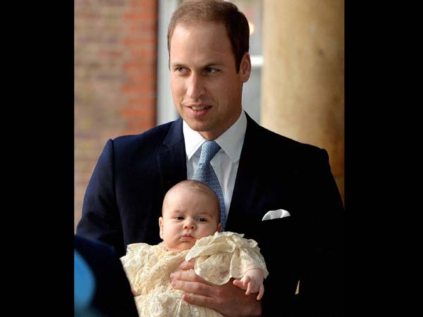 ராணியை பார்த்து