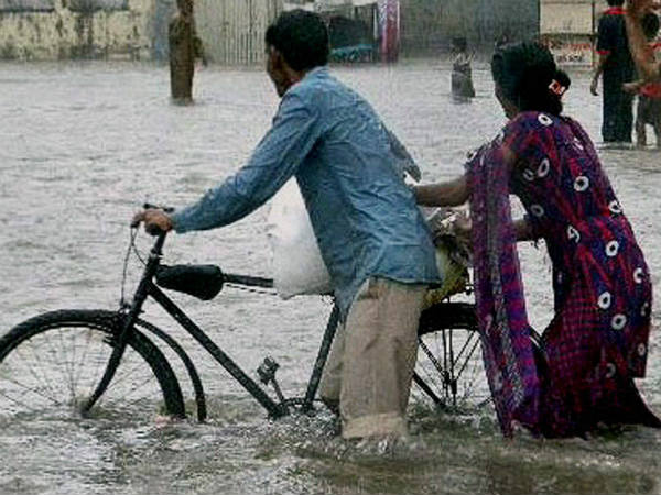 மழை வலுக்கும் மழை வலுக்கும்