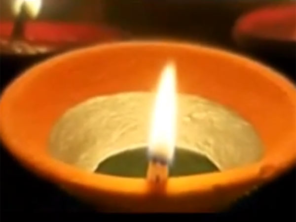 ஆயிரக்கணக்கான விளக்குகள்