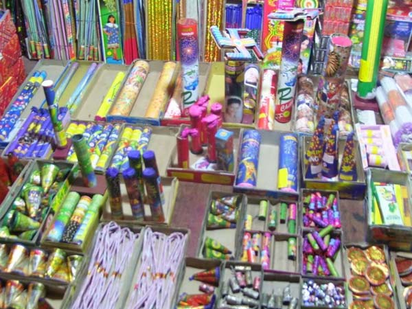 பட்டாசு வெடிப்போம்...