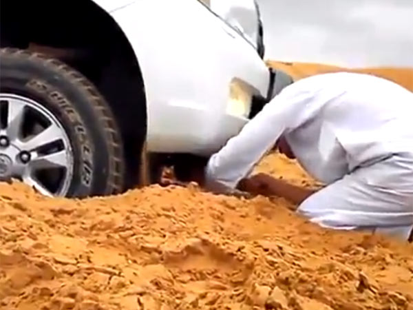 வாகனத்தில் கோளாறு...