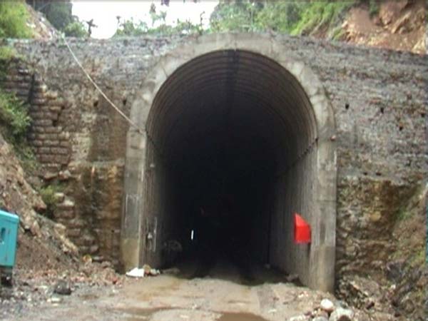 மலைக்குகைகள்