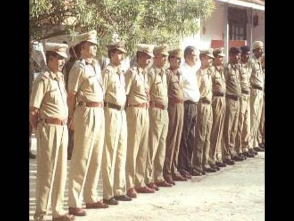 தீவிரவாதி என்பதால் சாட்சிகள் வரவில்லை