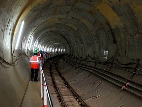 சுரங்கப்பாதையில் 11 ரயில் நிலையங்கள்