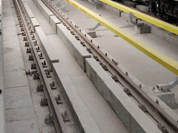 800 மீட்டர் ரயில் பாதையில் 