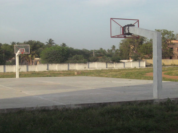 60 பேர் குழு
