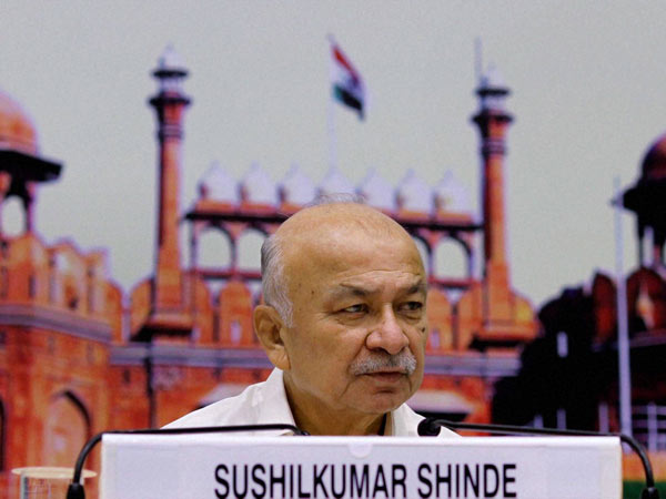 தேர்தல் கமிஷனிடம் பஞ்சாயத்து