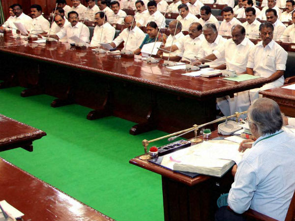 காங். வெளிநடப்பு