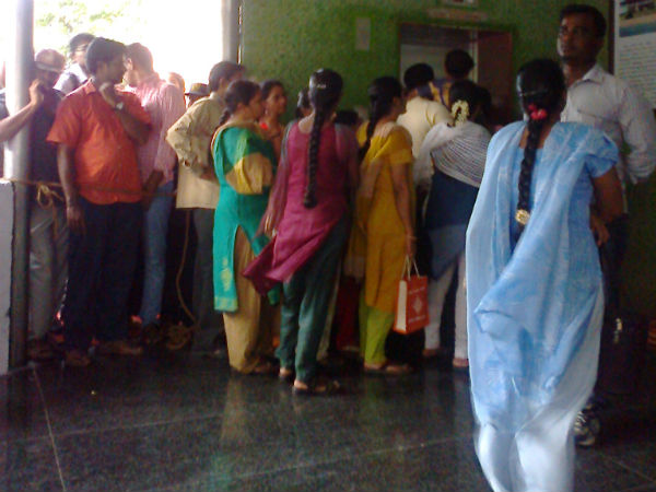 சுற்றுலா பயணிகள்