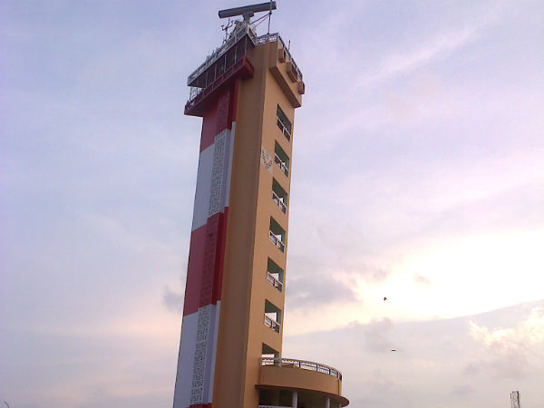 உற்சாகத்தில் பார்வையாளர்கள்