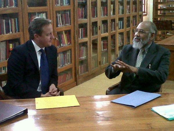 யாழ்ப்பாணம் நூலகத்தில் தமிழர்களுடன் சந்திப்பு யாழ்ப்பாணம் நூலகத்தில் தமிழர்களுடன் சந்திப்பு