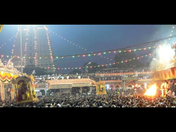 பக்தர்கள் தரிசனம்