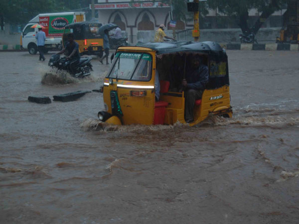 திங்களன்றும் மழை
