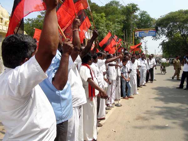 கோட்டையை நொறுக்குவோம்