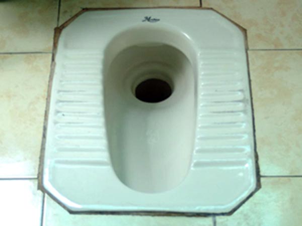 சுகாதாரமற்ற கழிவறைகள் சுகாதாரமற்ற கழிவறைகள்