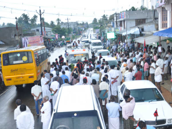 தமிழர்கள் தடுத்துவிட்டார்களா?
