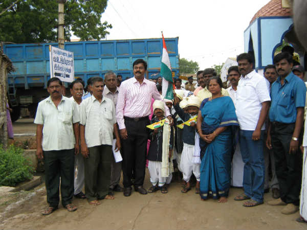 Students pledge to save the nation on VOC death anniversary