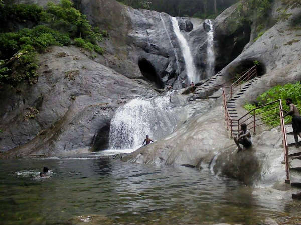 Heavy rain bring more water in falls in Southern dts