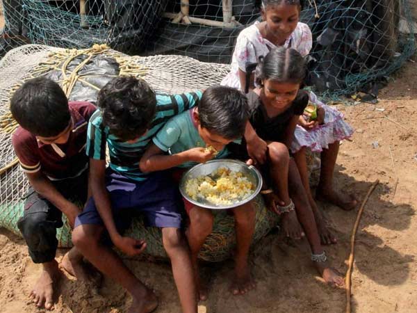 தாழ்த்தப்பட்டவர்களுடன் உணவு