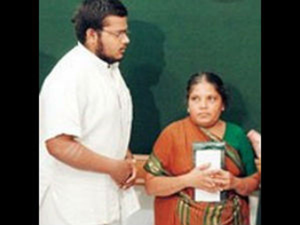 அடையாளம் காட்ட முன்வராத மனைவி, மகள்