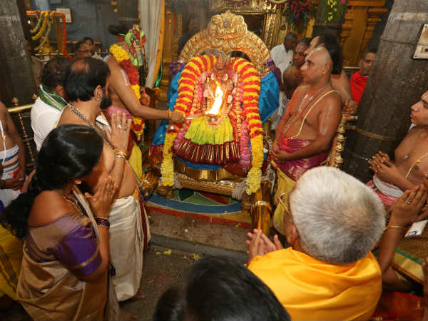 அம்மனுக்கு அபிஷேகம் அம்மனுக்கு அபிஷேகம்