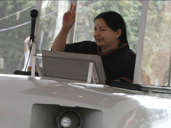 Jayalalithaa blames Centre, DMK for power crisis