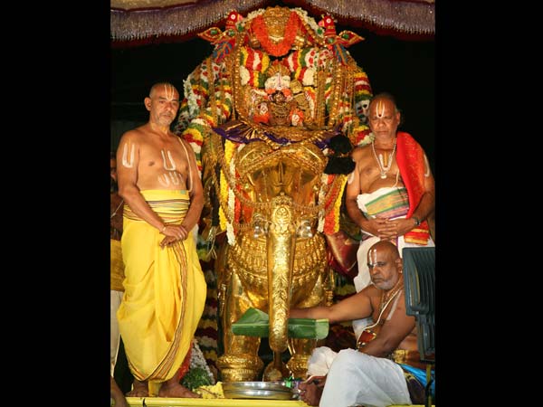 கருடவாகனத்தில்