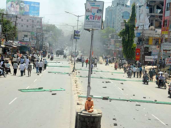 வெறிச்சோடிய சாலைகள்...