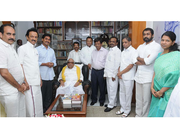 Jagan Challenging the Congress on bifurcation of AP