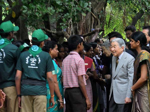 Japanese Emperor Akihito and Empress Michiko interacting with school students at Guindy National
