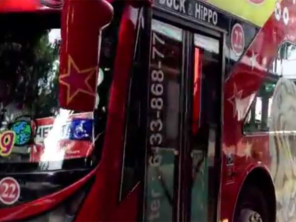 பஸ்சிலிருந்து விழுந்த தமிழ்த் தொழிலாளர் பஸ்சிலிருந்து விழுந்த தமிழ்த் தொழிலாளர்