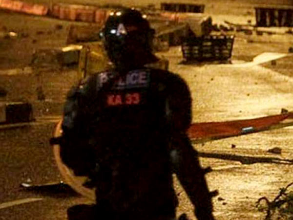 25க்கும் மேற்பட்டோர் கைது 25க்கும் மேற்பட்டோர் கைது