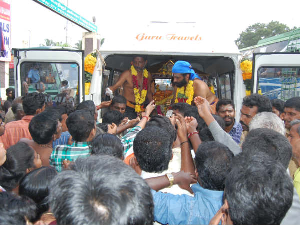 Iyappan devottees welcome Iyappan temple jewel box