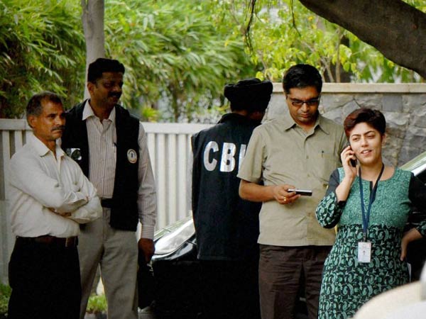 பேசிக் கொண்டே ரெய்டு நடத்திய காங்...