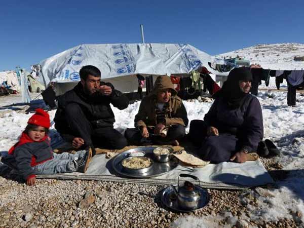 குளிரில் நடு நடுங்கியபடி