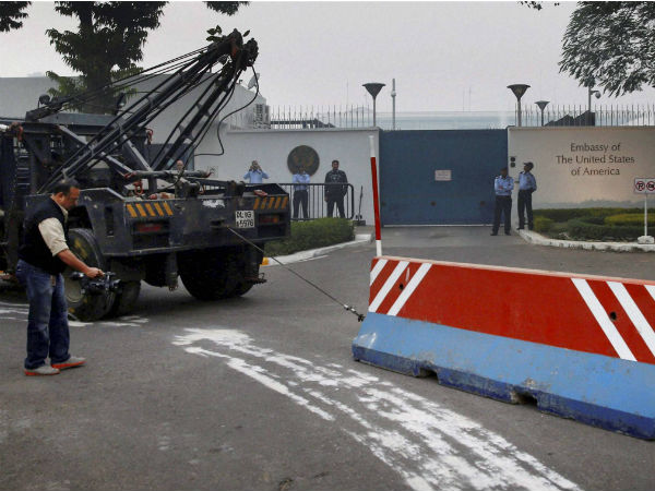 Indian government asks US officials to remove barricades outside the Delhi embassy