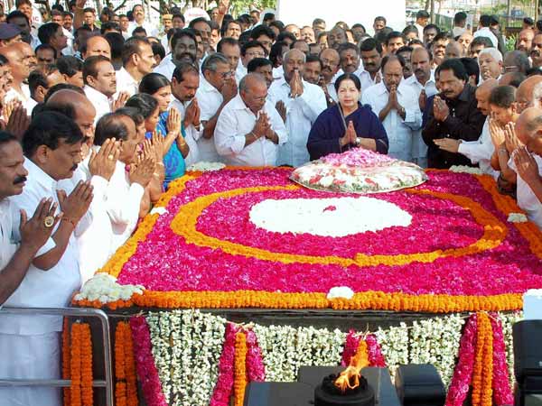 எம்.ஜி.ஆர் நினைவு தினம்