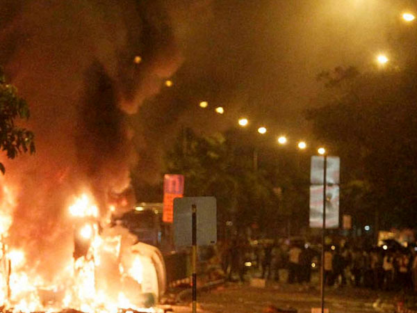 சிங்கப்பூர் கலவரம்....