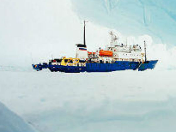 டக்ளஸ் போன பாதையில்