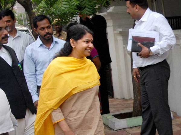 இன்று கேக் வெட்டி