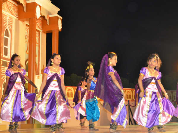 குவிந்த பார்வையாளர்கள்