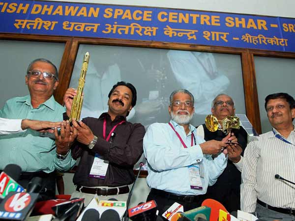 ரஷ்யா கொடுத்ததை வைத்து ஓட்டிய இஸ்ரோ